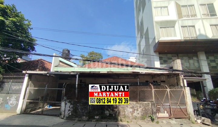 Single Story House in Kebon Kacang, Tanah Abang, Central Jakarta, Area 288 M2 (12 X 24) with SHM. Strategic Location.