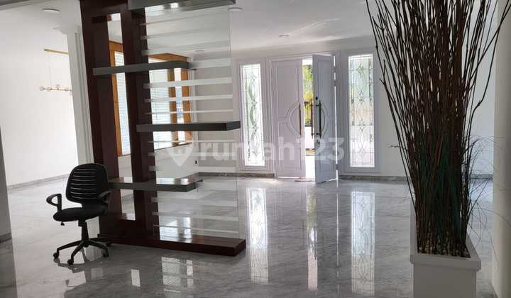 Intercon Features a Spacious 548 m2 Swimming Pool 2