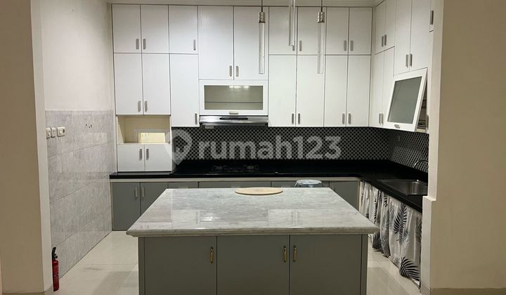 Intercon Blok I 2 Lantai Luas Tanah 300 M2 Timur