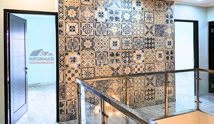 Very Rare 3-Story House, Extremely Strategic Location