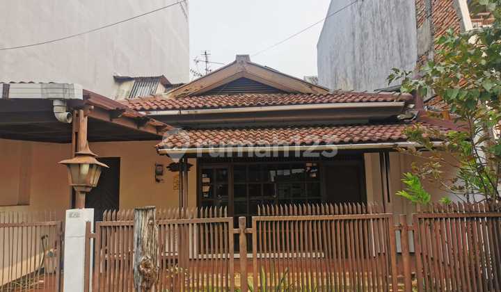 Rumah Tua Dijual Harga Tanah di Perumahan Elit 1