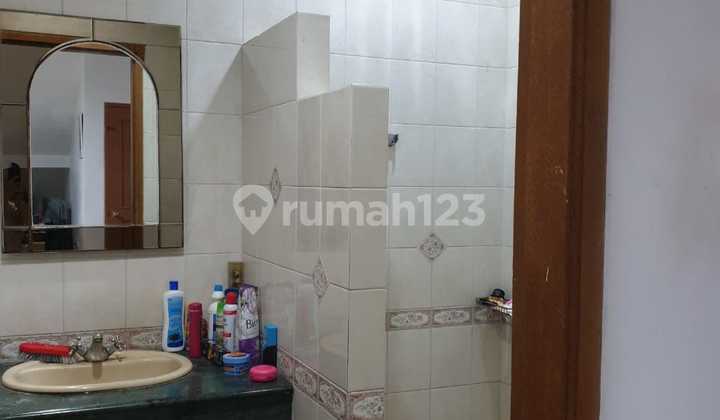 3-Story House Price Drop in Elite Puri Indah Location 2