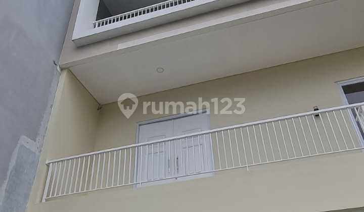 Dijual Rumah Baru 3 Lantai Siap Huni design Minimalis Dijual Rumah Baru 3 Lantai Siap Huni design Minimalis