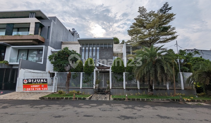 Luxury House Swimming Pool Main Road