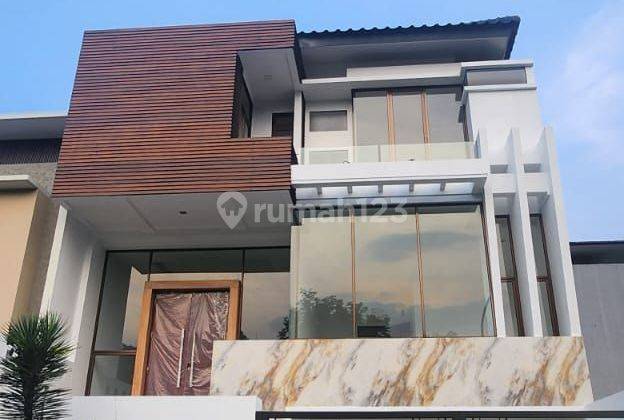 Rumah 3 Lantai Brandnew Minimalis Mewah 1