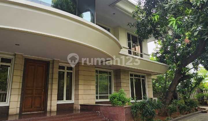 Rumah Boulevard Besar Luas Dan Mudah Akses Parkir