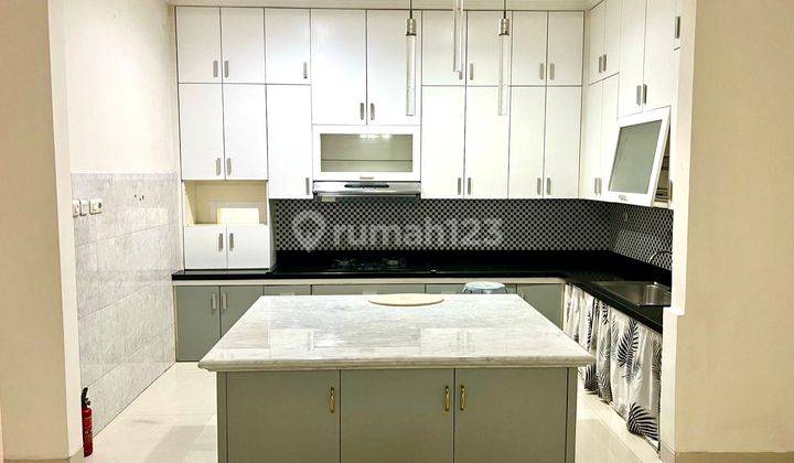 Djual Rumah 2 Lantai Bagus Siap Huni Semi Furnish Taman Kebon Jeruk, Intercon 2