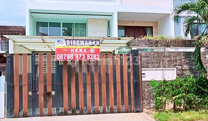 Disewakan Rumah Bagus Siap Huni di Permata Buana. 5 Kamar Tidur Furnished Siap Huni