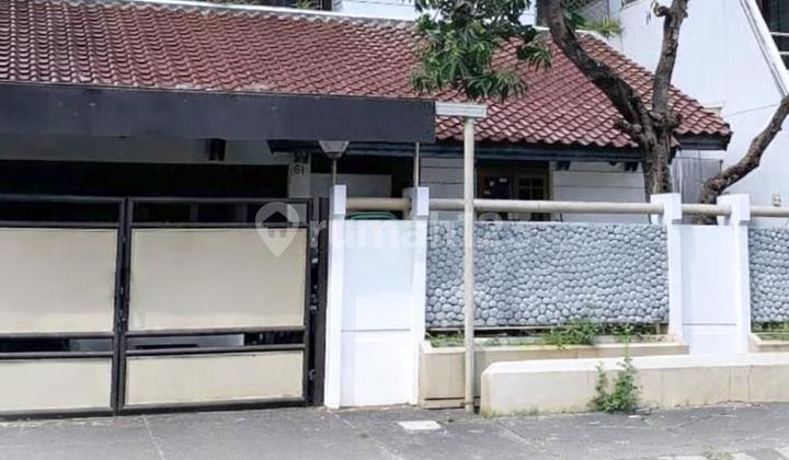 Quick Sale: House in Intercon, 324 M Area, West Jakarta, Wide Roads Inside the Cluster Quick Sale: House in Intercon, 324 M Area, West Jakarta, Wide Roads Inside the Cluster