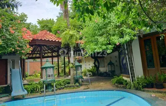 Rumah Interior Semi Furnished Kondisi Bangunan Bagus Palmerah, Jakarta Barat 1