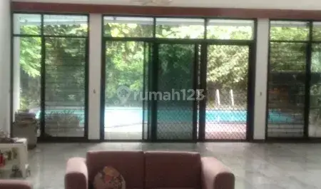 Rumah Siap Huni Dan Interior Semi Furnished di Pondok Indah Jakarta Selatan 1