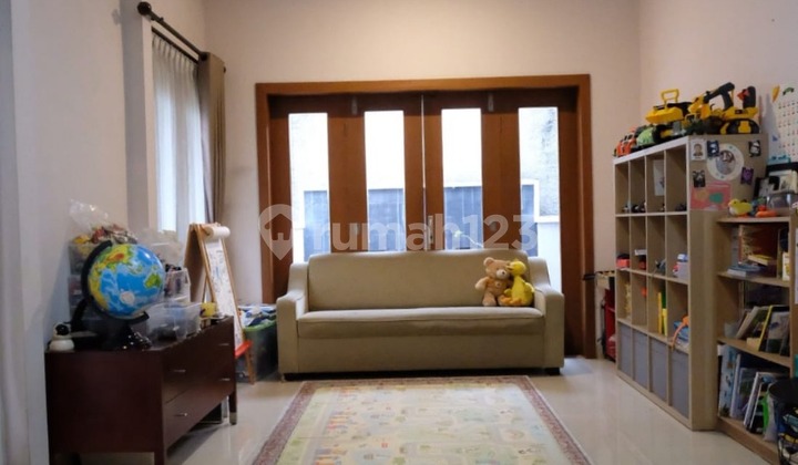 Lebak Bulus House: Spacious Yard, Life's Drama Shrinks! Lebak Bulus House: Spacious Yard, Life's Drama Shrinks!