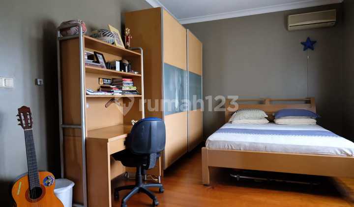 Lebak Bulus House: Spacious Yard, Life's Drama Shrinks! Lebak Bulus House: Spacious Yard, Life's Drama Shrinks!