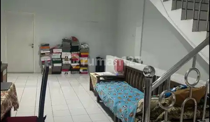 `disewakan: Rumah Di Jelambar Utama Iv, Dijamin Nggak Bakal Nyesel (kecuali Nyesel Kenapa Nggak Dari Dulu Sewanya)!` 2