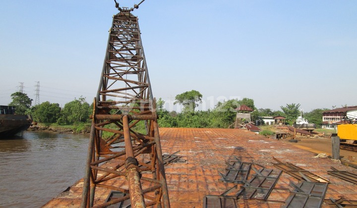 Ship 330 Feet, 5000 Tons, Still Can Dock on This Land: Commercial Land on the Edge of Barito River, Guaranteed Profit!