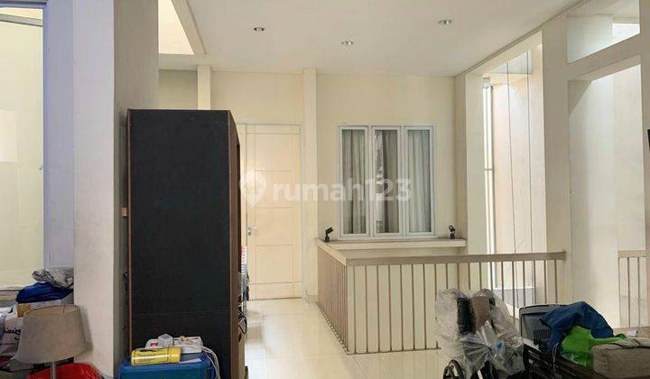 Rumah 3 lantai di Puri Indah, model minimalis, lt.140m2 di Blok G 1