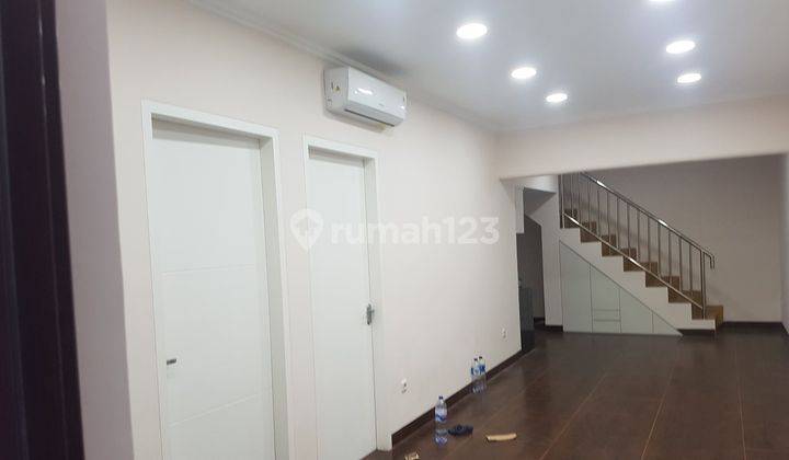 Rumah Taman Ratu,Jl. Ratu Flamboyan, lt.90, 1.5 lantai 1