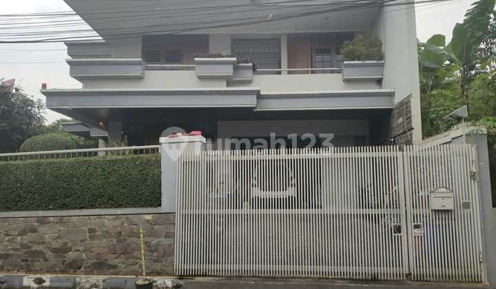 Dijual Rumah Mewah Semi Furnished Hook di Sayap Pasteur