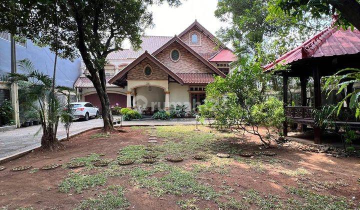 Rumah Klasik Mewah di Jagakarsa Kolam Renang, 15M Nego 1