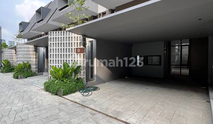 Brand New Townhouse Industrial Design, Lt. 144 M2, Harga 4,89 M Nego!!