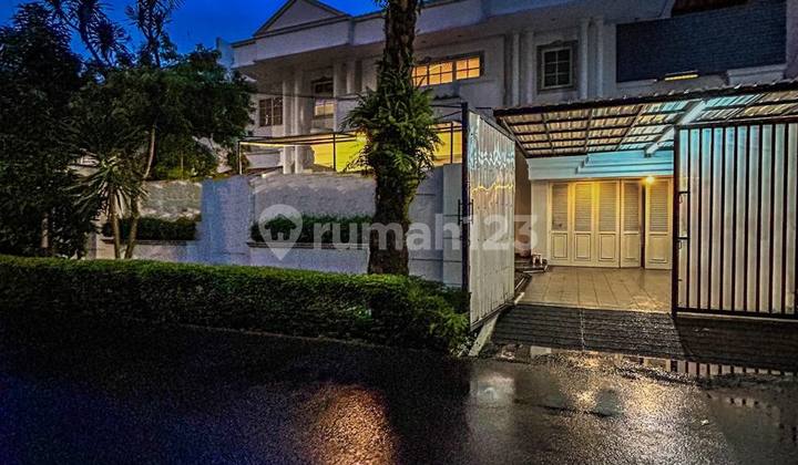 Rumah Mewah Dekat Kawasan Bisnis Lokasi Mega Kuningan