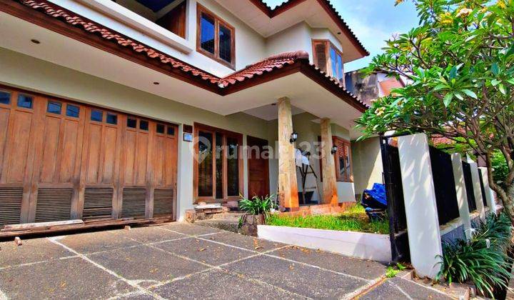 For Sale Rumah Bergaya tropical dalam komplek 1