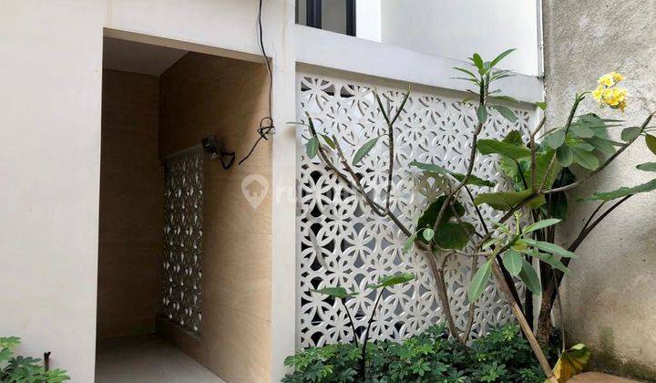 Rumah 3 Lantai Ada Pool Di Jati Padang, Tb.Simatupang