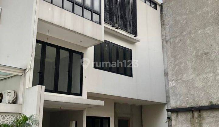 Rumah 3 Lantai Ada Pool Di Jati Padang, Tb.Simatupang