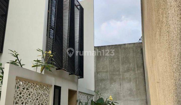 Rumah 3 Lantai Ada Pool Di Jati Padang, Tb.Simatupang