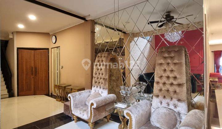 Rumah tempat usaha Lokasi strategis Jalan lebar di Jati padang