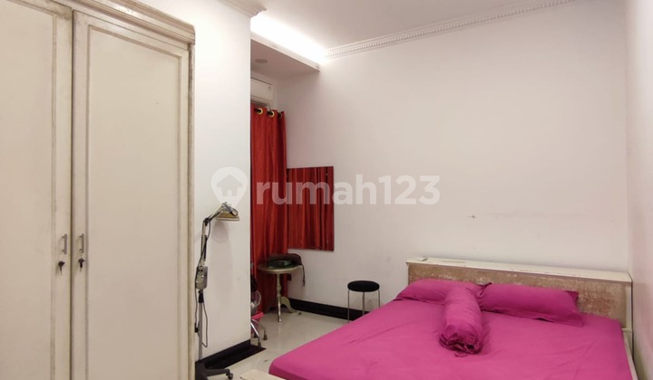 Rumah tempat usaha Lokasi strategis Jalan lebar di Jati padang
