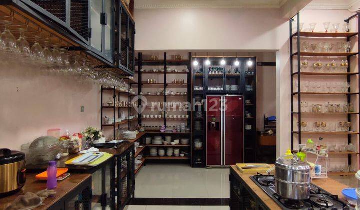Rumah tempat usaha Lokasi strategis Jalan lebar di Jati padang