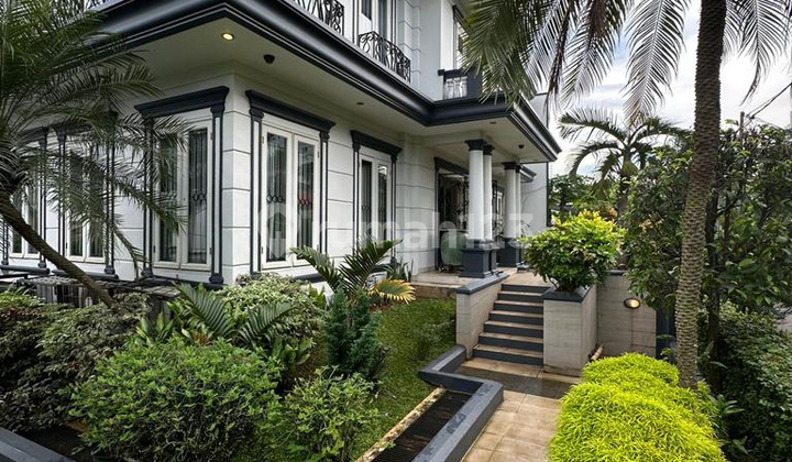  Rumah Bagus Modern Classic Posisi Hook di Pondok Indah, Pondok Indah