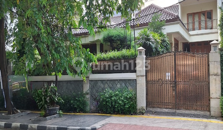 Rumah Mewah di Tebet Area Premium Pinggir Jalan 
