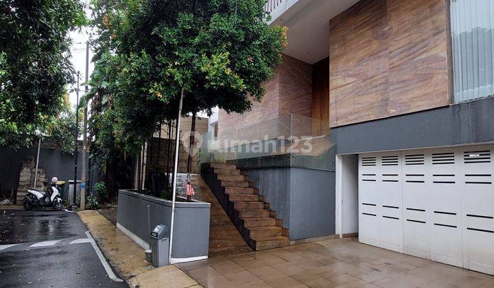 Modern House Dalam Komplek Di Ragunan With Private Pool 1