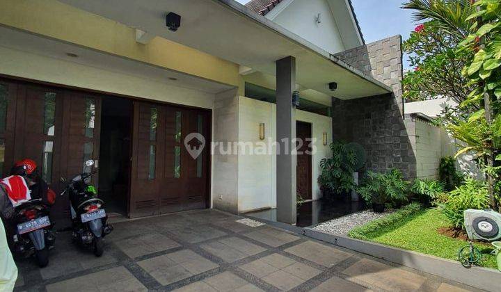 Rumah 2 Lantai Semi Furnished di Kemang, Jakarta Selatan 1