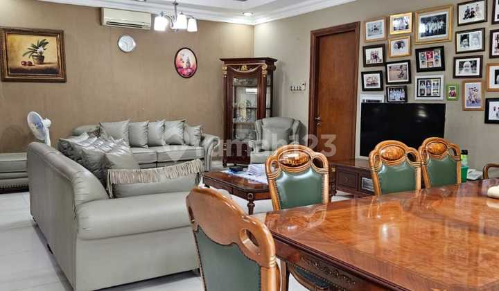 Rumah 3 Lantai Posisi Hook, Taman Luas Lokasi The Green Bsd 2