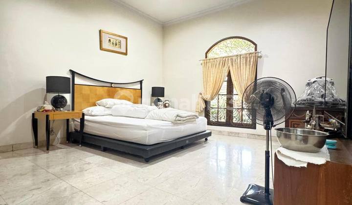 Rumah Cantik Siap Huni Dalam Komplek, Lokasi Strategis di Cinere 2