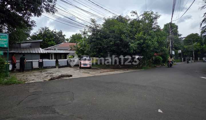 Rumah Lama Hitung Tanah, Halaman Luas dan Rindang Rumah Lama Hitung Tanah, Halaman Luas dan Rindang