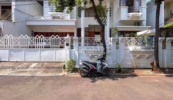 Rumah Terawat di Kuningan Shm, Garasi Carport, 35M Nego 1