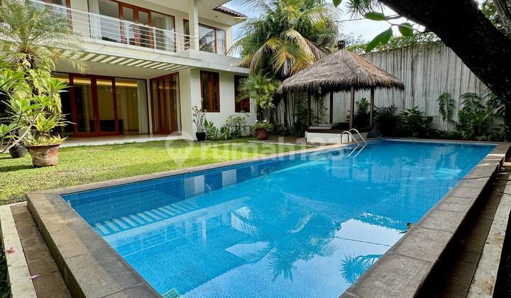 2-Story House Modern Tropical Design with Private Swimmingpool