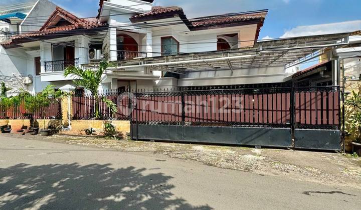 Rumah 2 Lantai Siap Huni, Lingkungan Nyaman dan Asri