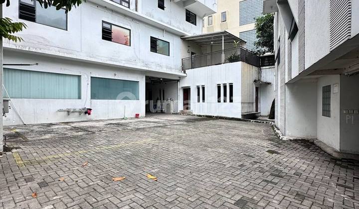 Commercial Building, Prime Location in Kebayoran Baru