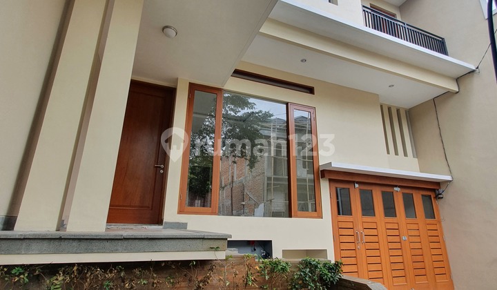 Rumah Modern Minimalist Private Townhouse Ciputat Wr. Supratman 2