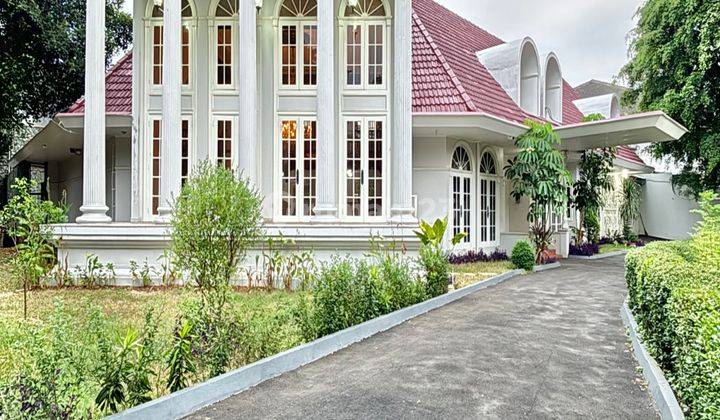 Rumah Mewah 2 Lantai Design Klasik Dalam Komplek Di Simprug 1