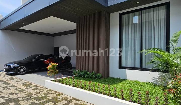Brand New House, Fully Furnished Lokasi Sangat Strategis