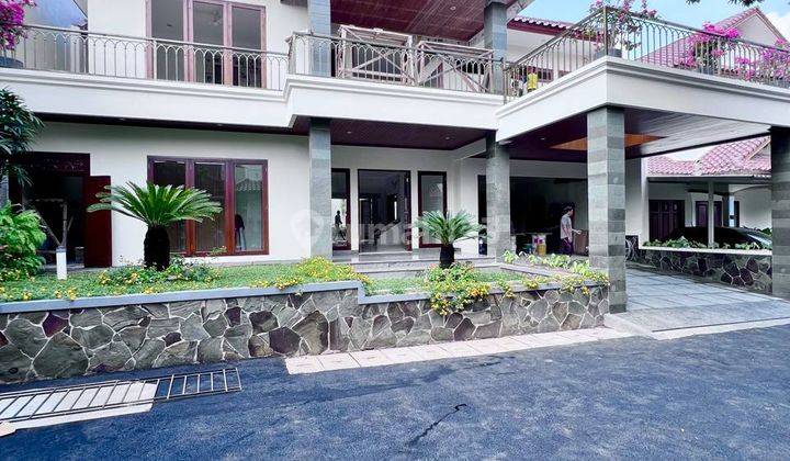 Tropical Modern Di Jati Padang Rumah Dengan Kolam Renang Dan Taman Asri 2