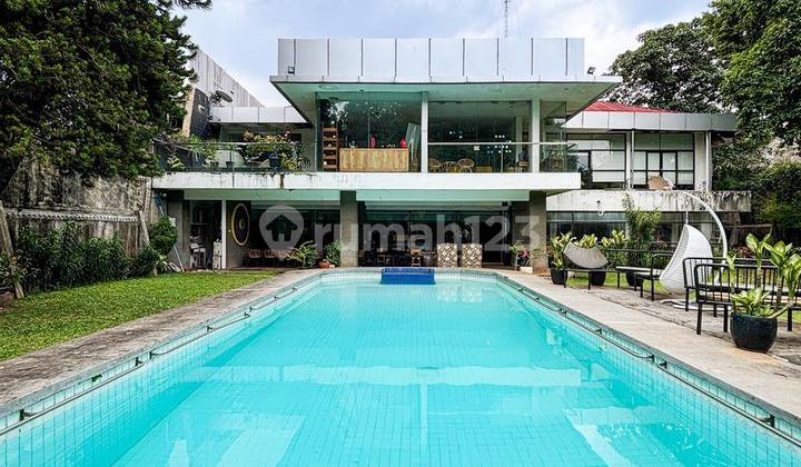 Tanah dan Bangunan Komersil dengan Swimmingpool