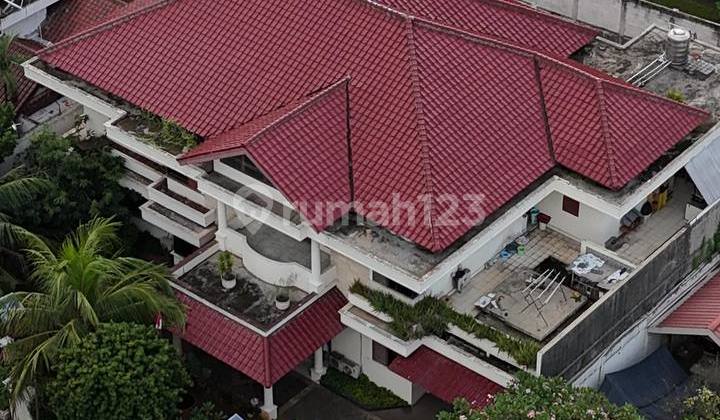 Rumah Bergaya Classic, Lokasi Strategis di Cilandak