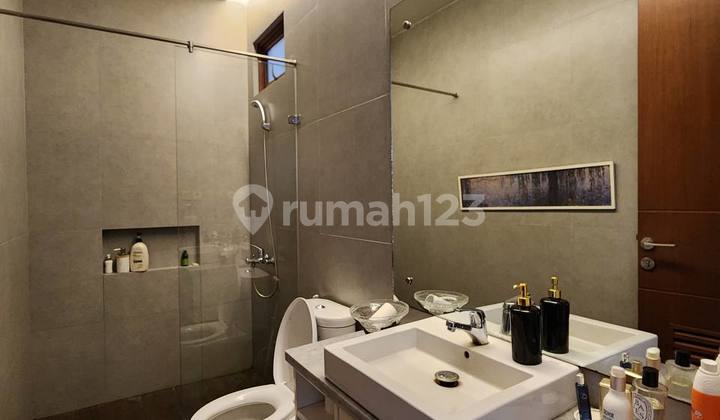 Rumah Cantik Dalam Townhouse Lokasi Ampera, Semi Furnished 2